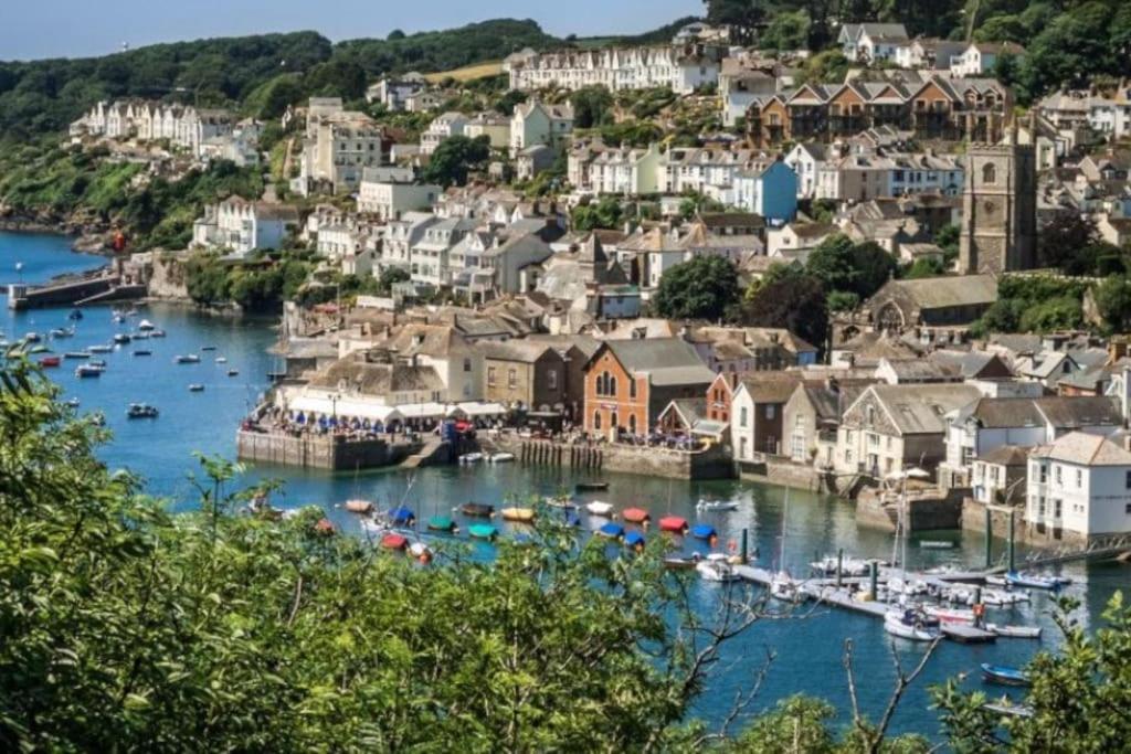 Merchants Mews, Fowey, Parking. Pets Welcome. Exterior photo